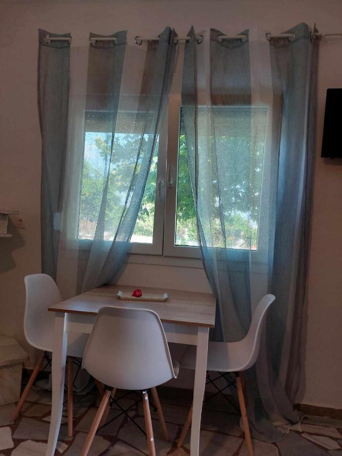 Studio Με Όλες Τις Ανέσεις Vétrina Exterior photo